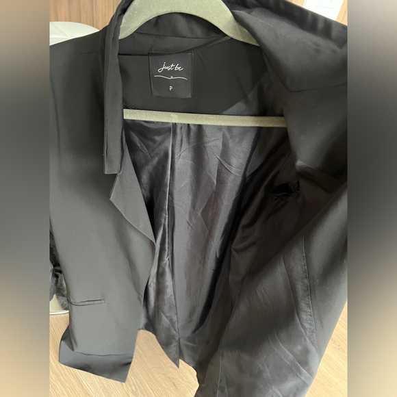 Blazer - Picture 7 of 7